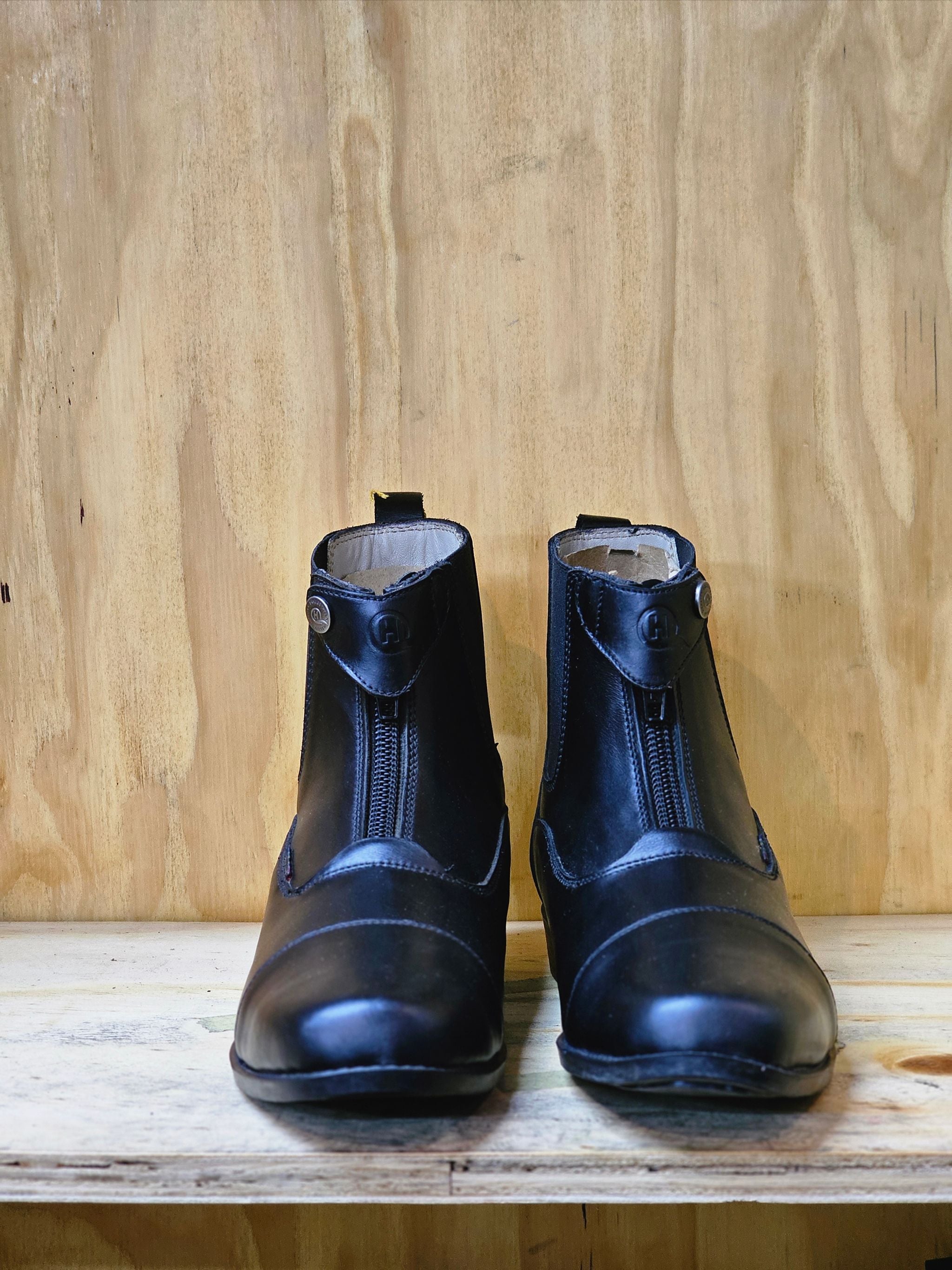Short boots