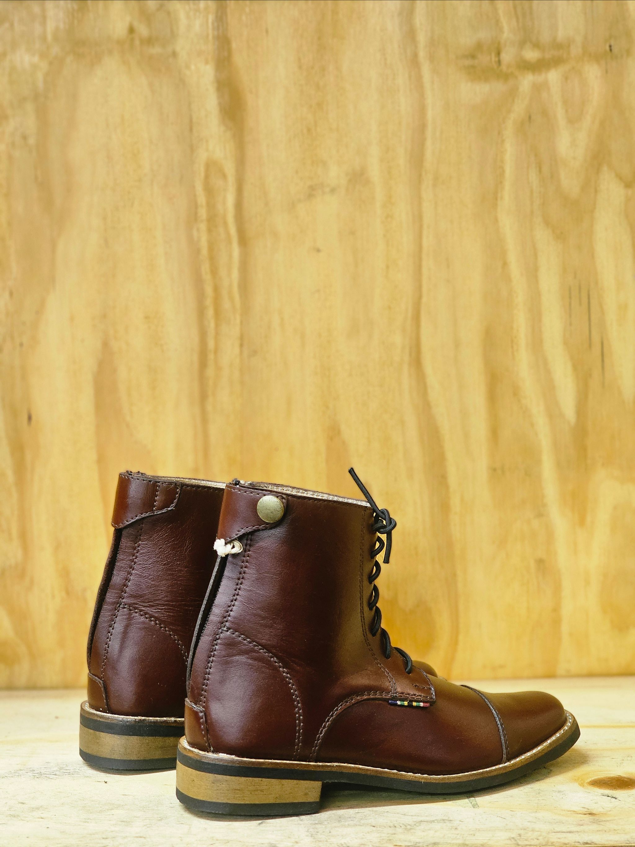 Short boots brown