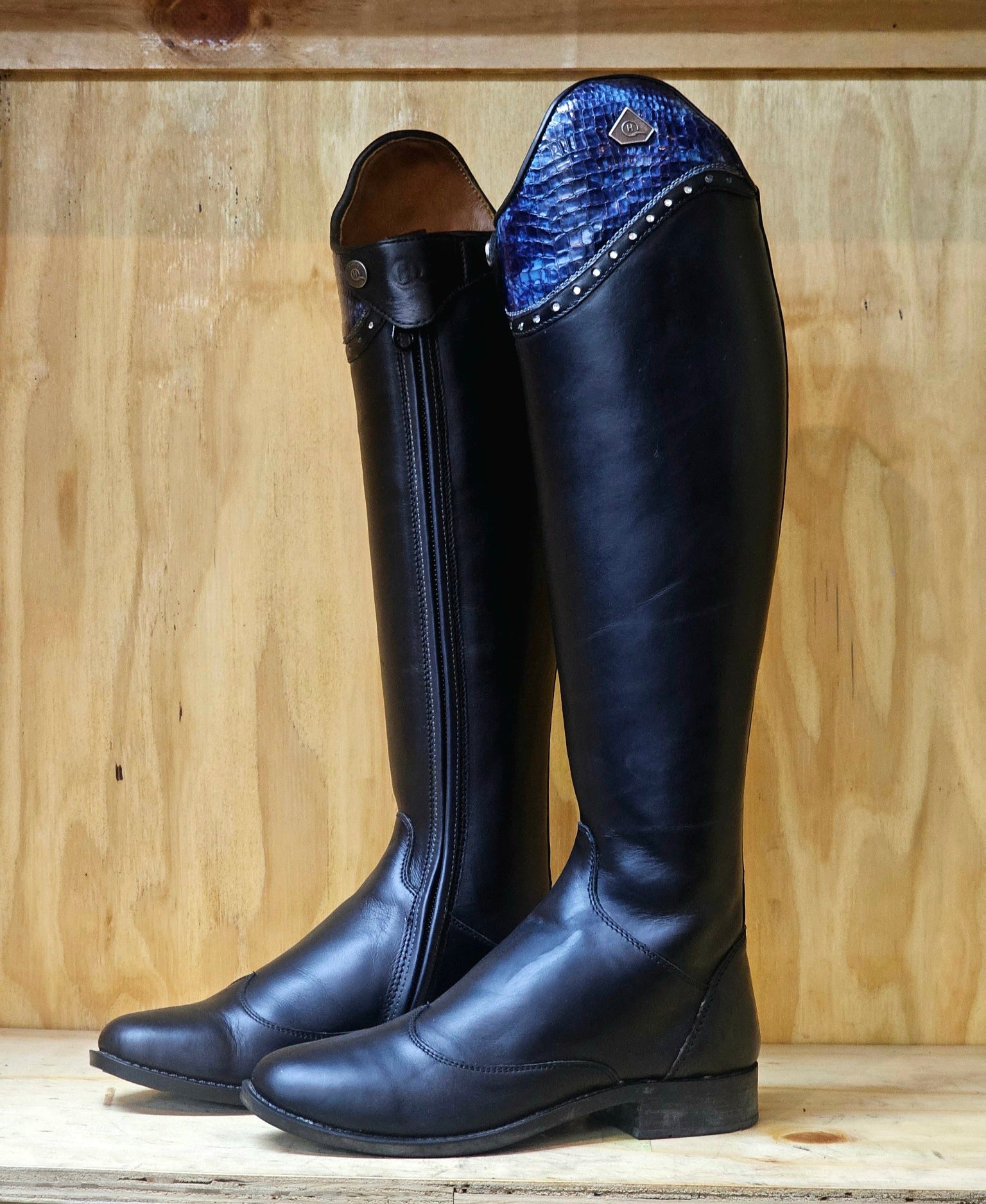Danai Detailed Two-Tone demo