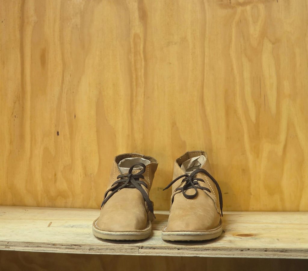 Oil-treated leather vellies
