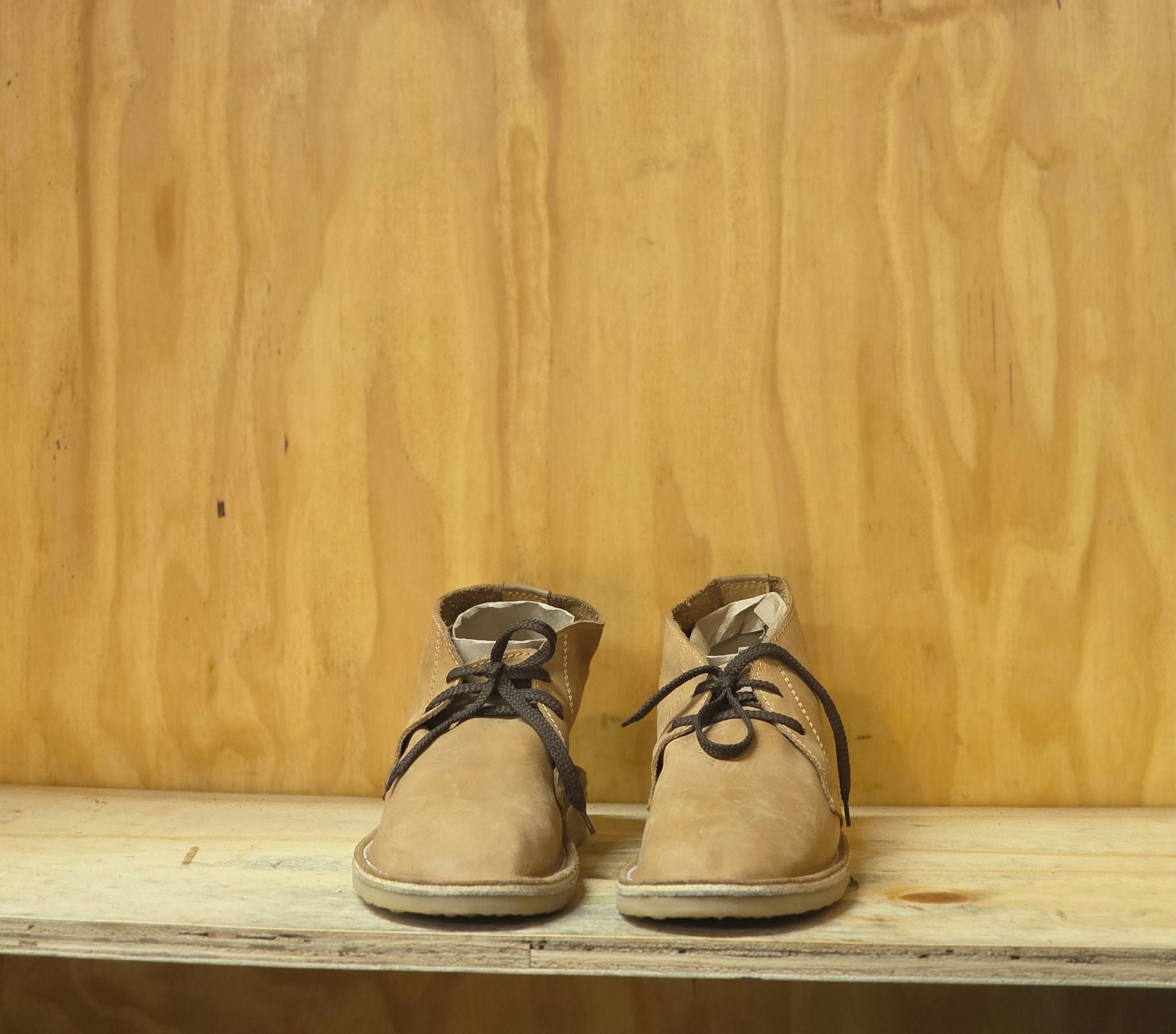 Oil-treated leather vellies