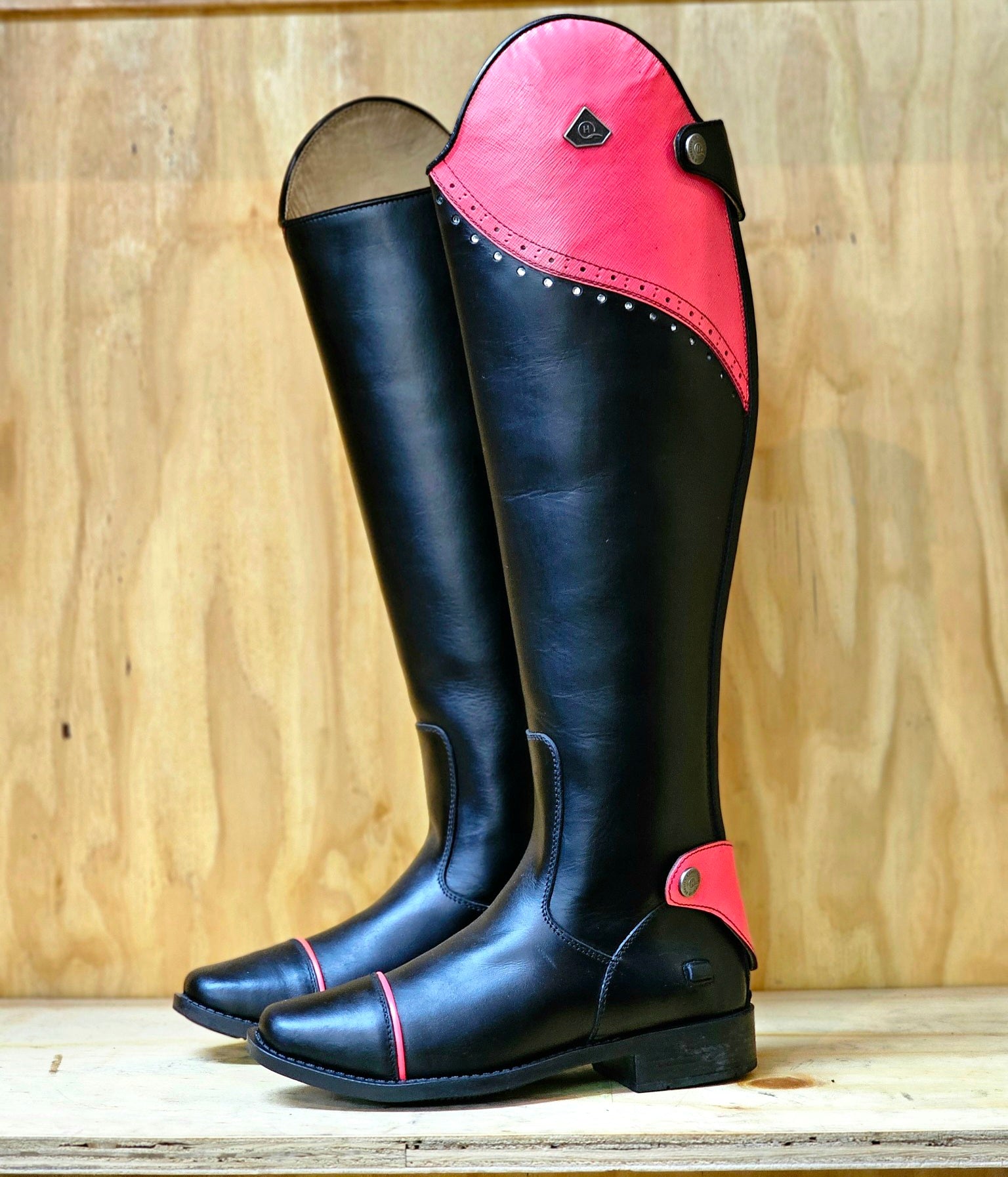 Tari hybrid pink sparkle patent trim