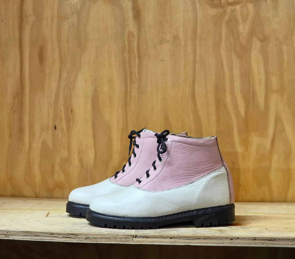 Two-tone Sarah Kicker